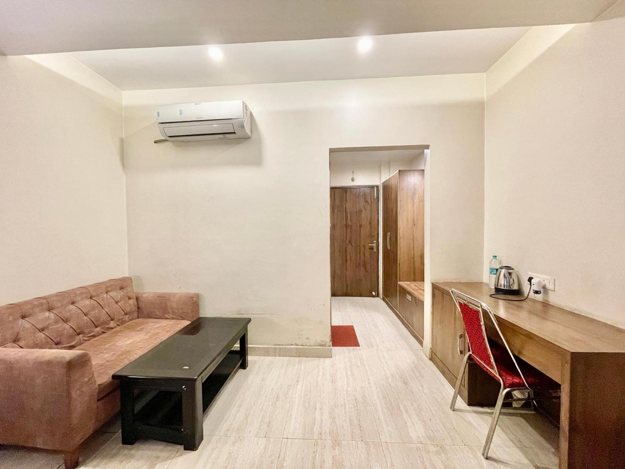 Hotel Rudraksh ! Varanasi !Fully-Air-Conditioned Hotel At Prime Location With Parking Availability, Near Kashi Vishwanath Temple, And Ganga Ghat 2 외부 사진