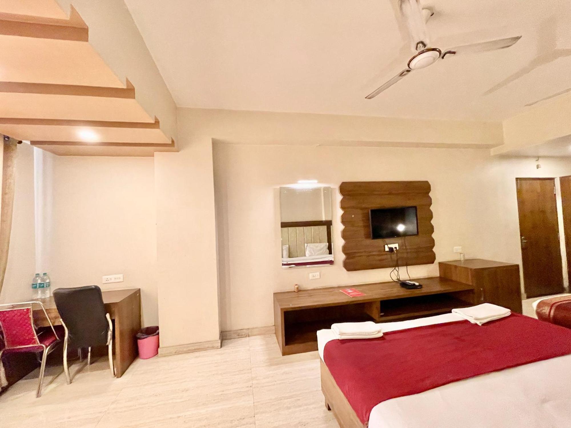Hotel Rudraksh ! Varanasi !Fully-Air-Conditioned Hotel At Prime Location With Parking Availability, Near Kashi Vishwanath Temple, And Ganga Ghat 2 외부 사진