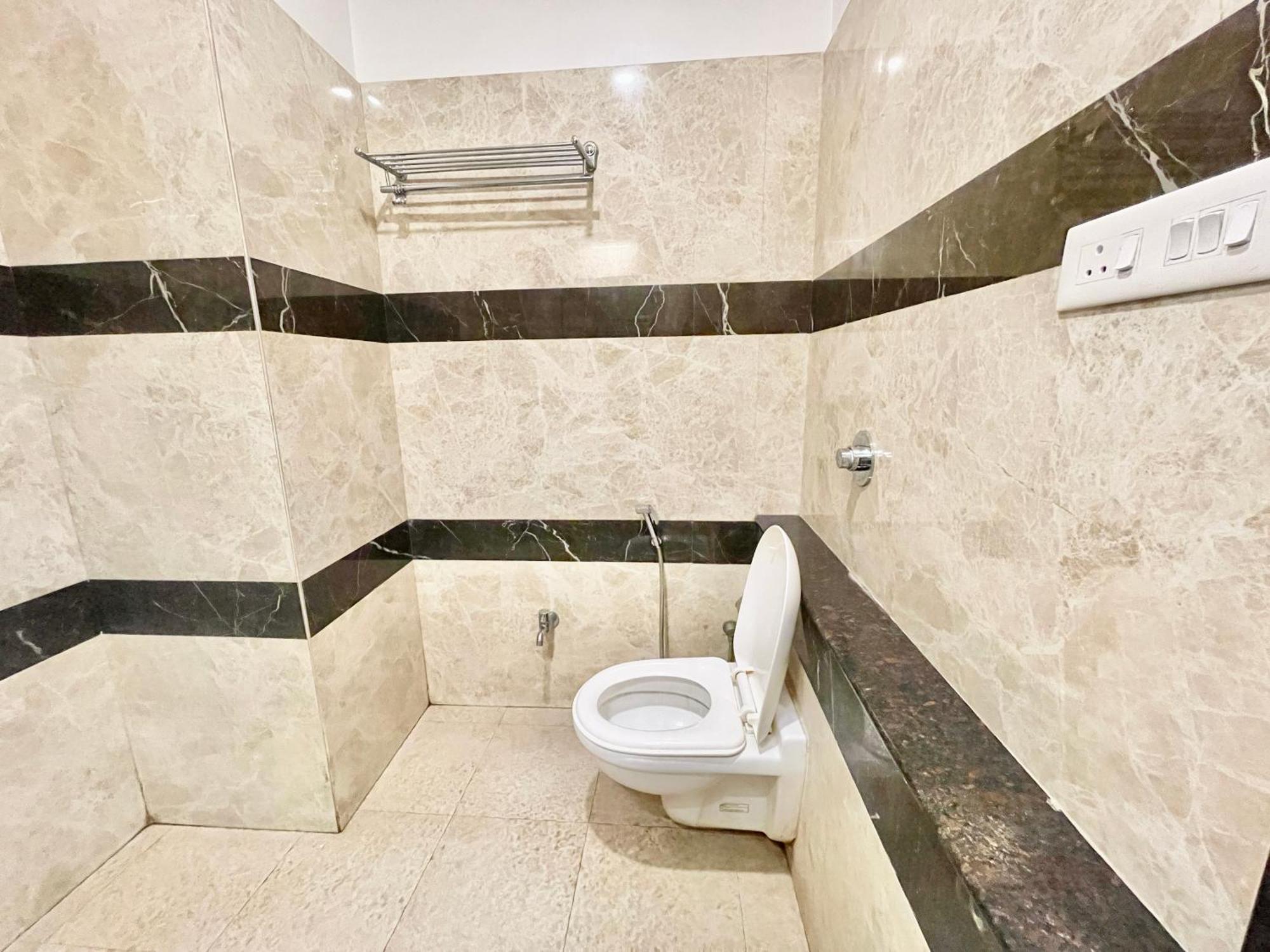 Hotel Rudraksh ! Varanasi !Fully-Air-Conditioned Hotel At Prime Location With Parking Availability, Near Kashi Vishwanath Temple, And Ganga Ghat 2 외부 사진