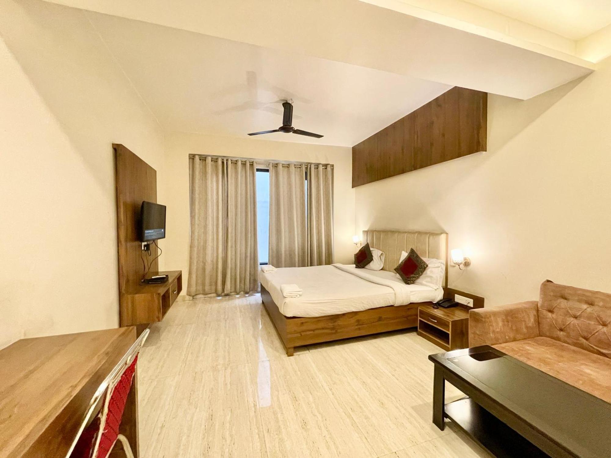 Hotel Rudraksh ! Varanasi !Fully-Air-Conditioned Hotel At Prime Location With Parking Availability, Near Kashi Vishwanath Temple, And Ganga Ghat 2 외부 사진