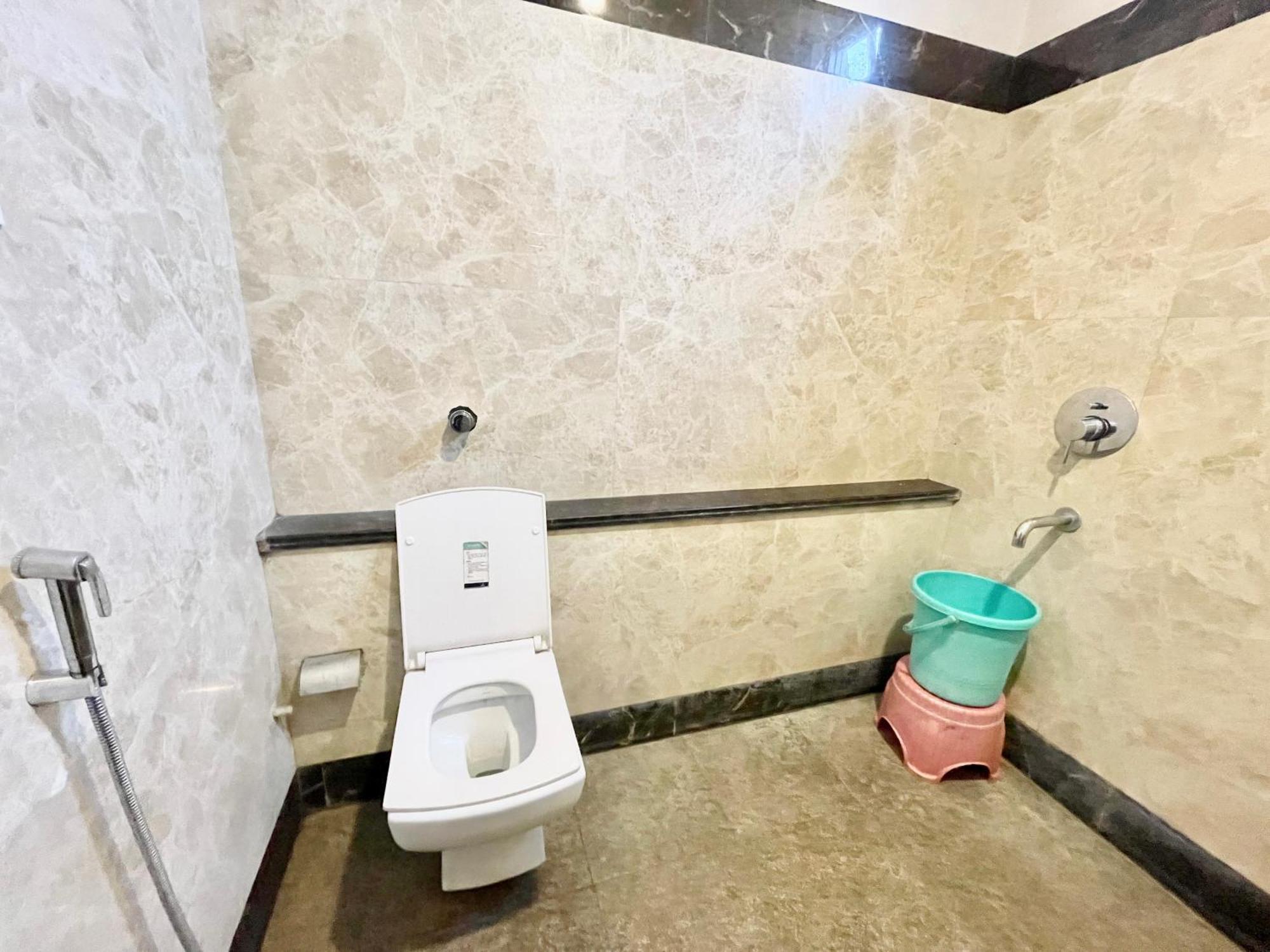 Hotel Rudraksh ! Varanasi !Fully-Air-Conditioned Hotel At Prime Location With Parking Availability, Near Kashi Vishwanath Temple, And Ganga Ghat 2 외부 사진