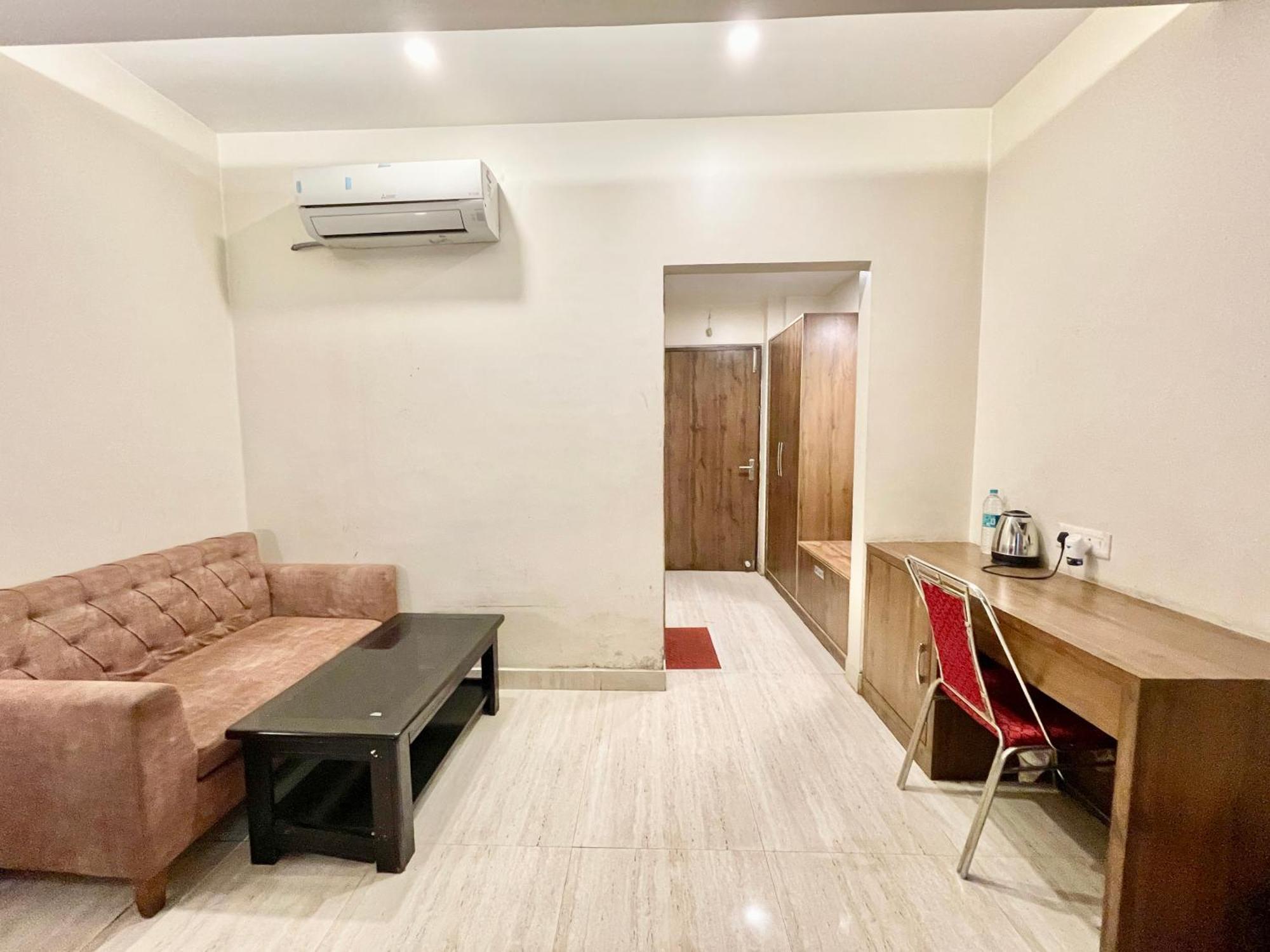 Hotel Rudraksh ! Varanasi !Fully-Air-Conditioned Hotel At Prime Location With Parking Availability, Near Kashi Vishwanath Temple, And Ganga Ghat 2 외부 사진