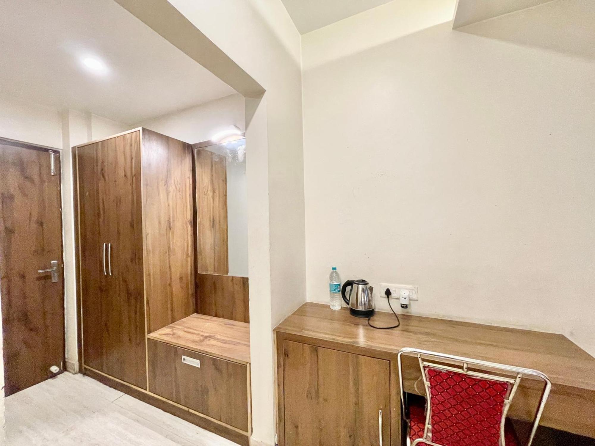 Hotel Rudraksh ! Varanasi !Fully-Air-Conditioned Hotel At Prime Location With Parking Availability, Near Kashi Vishwanath Temple, And Ganga Ghat 2 외부 사진