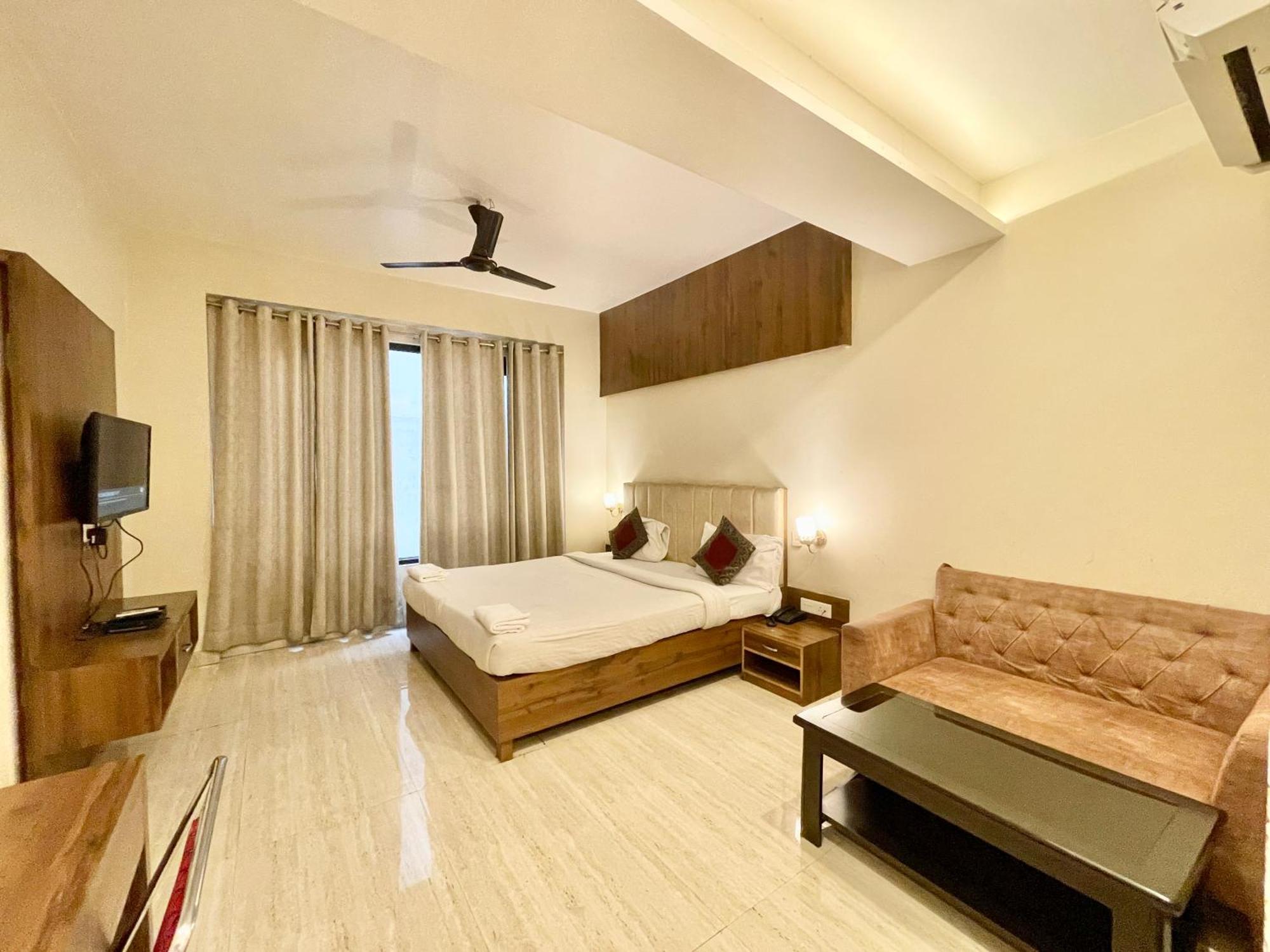 Hotel Rudraksh ! Varanasi !Fully-Air-Conditioned Hotel At Prime Location With Parking Availability, Near Kashi Vishwanath Temple, And Ganga Ghat 2 외부 사진