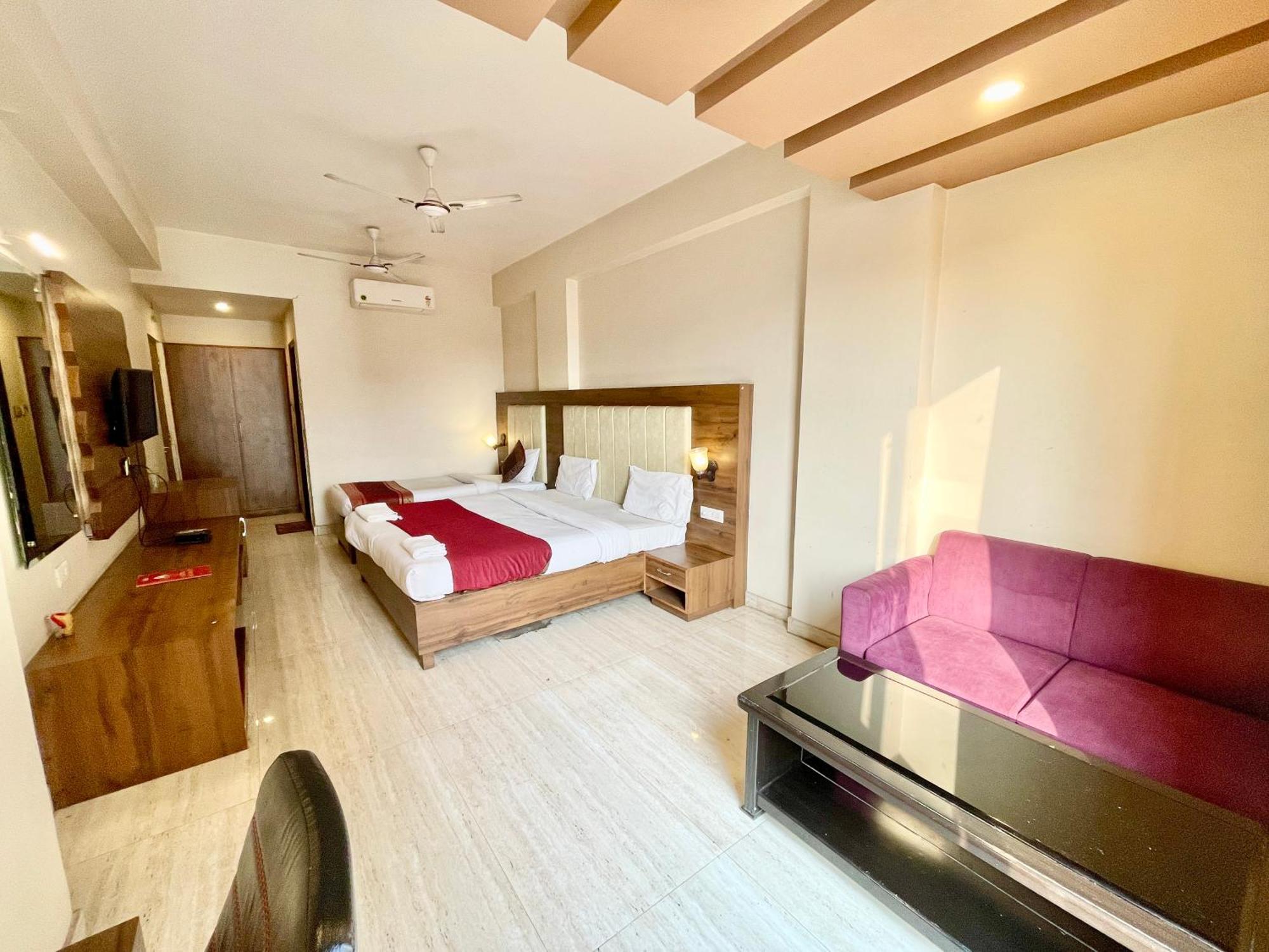Hotel Rudraksh ! Varanasi !Fully-Air-Conditioned Hotel At Prime Location With Parking Availability, Near Kashi Vishwanath Temple, And Ganga Ghat 2 외부 사진