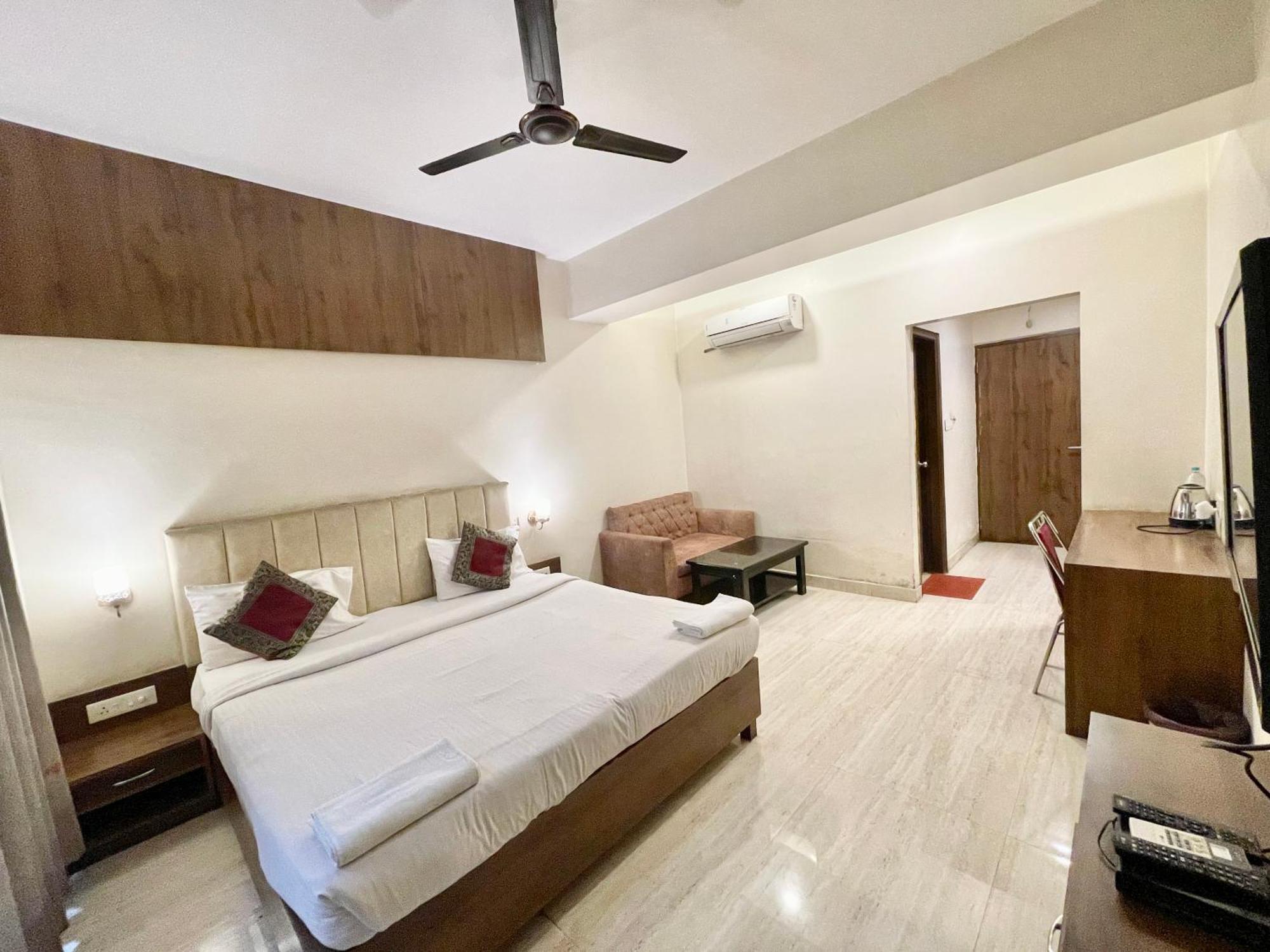 Hotel Rudraksh ! Varanasi !Fully-Air-Conditioned Hotel At Prime Location With Parking Availability, Near Kashi Vishwanath Temple, And Ganga Ghat 2 외부 사진