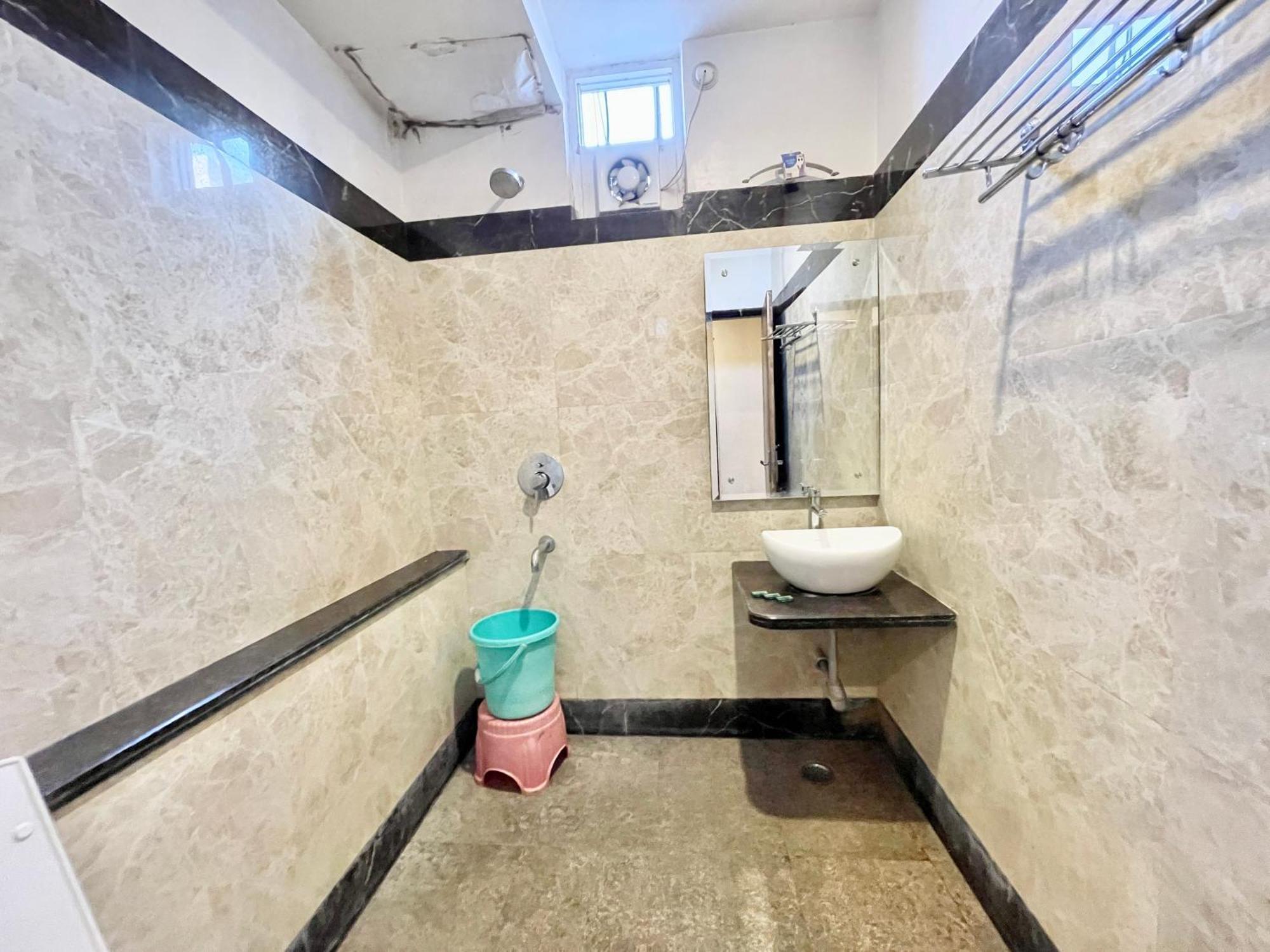 Hotel Rudraksh ! Varanasi !Fully-Air-Conditioned Hotel At Prime Location With Parking Availability, Near Kashi Vishwanath Temple, And Ganga Ghat 2 외부 사진