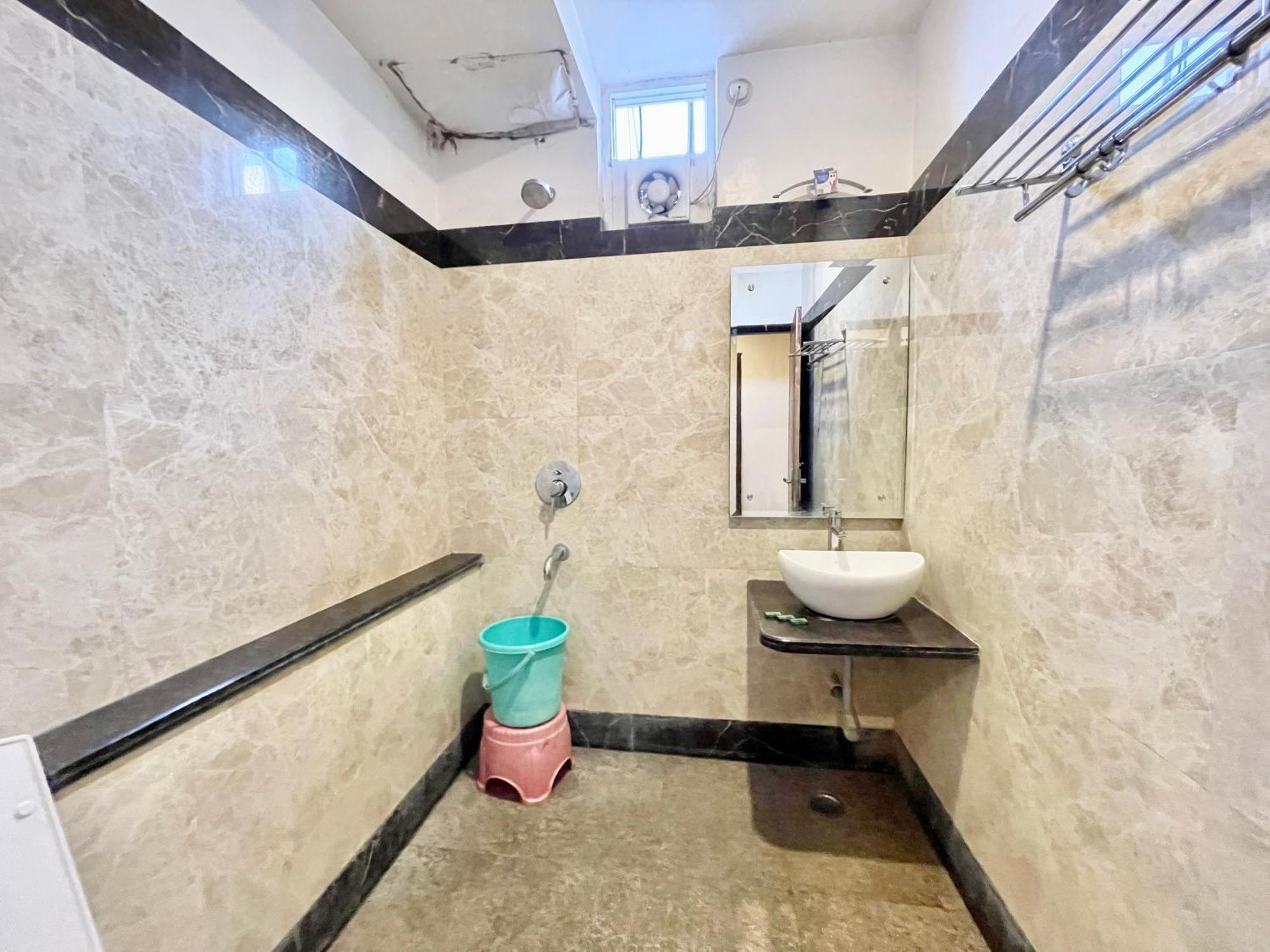 Hotel Rudraksh ! Varanasi !Fully-Air-Conditioned Hotel At Prime Location With Parking Availability, Near Kashi Vishwanath Temple, And Ganga Ghat 2 외부 사진