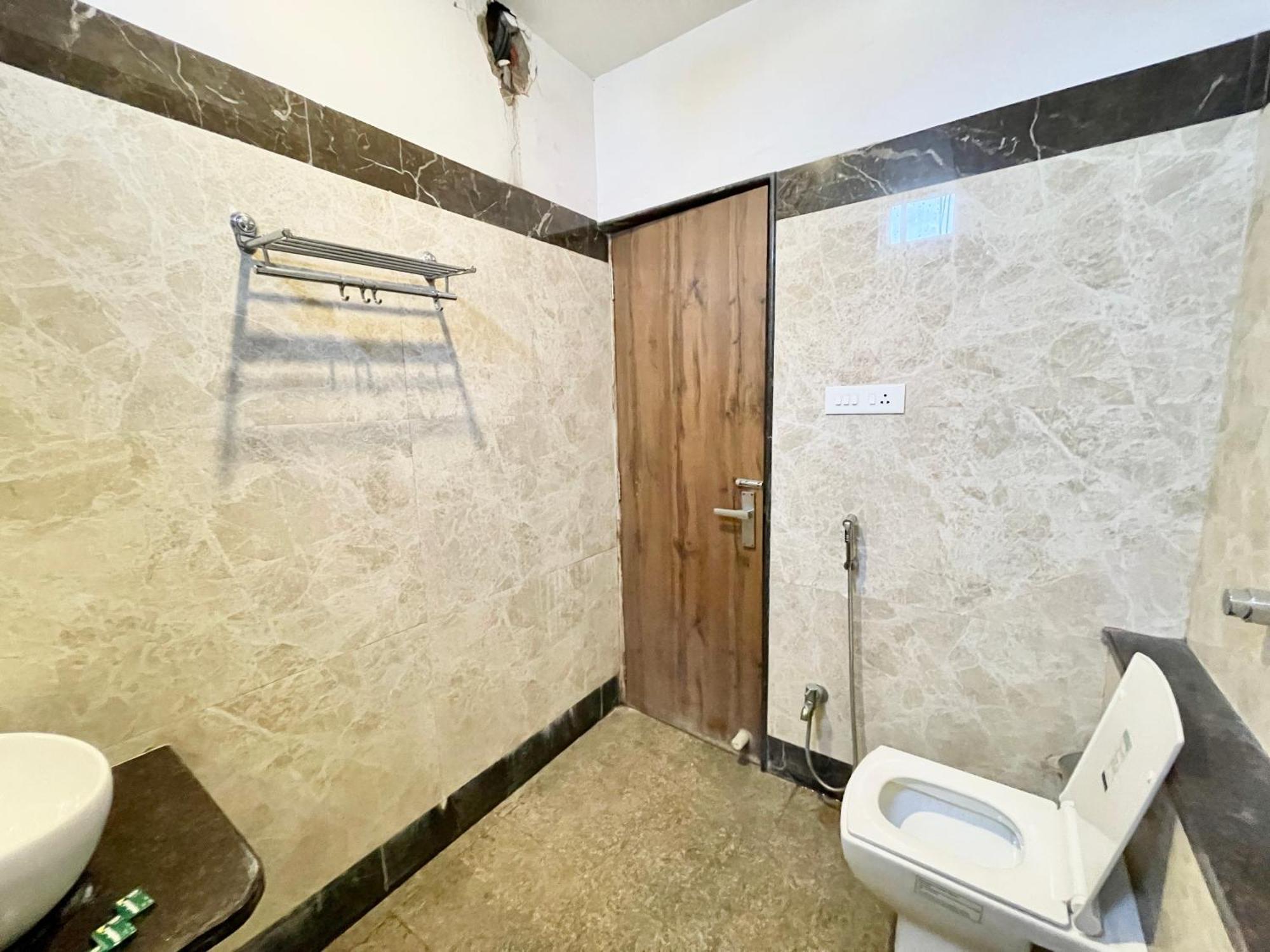Hotel Rudraksh ! Varanasi !Fully-Air-Conditioned Hotel At Prime Location With Parking Availability, Near Kashi Vishwanath Temple, And Ganga Ghat 2 외부 사진