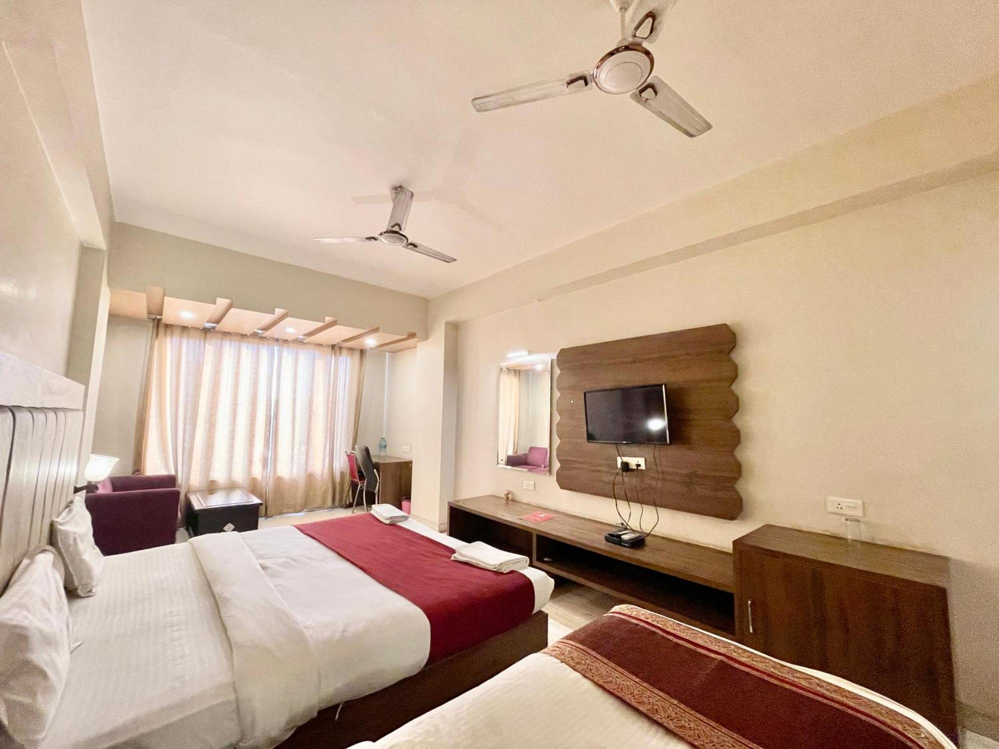 Hotel Rudraksh ! Varanasi !Fully-Air-Conditioned Hotel At Prime Location With Parking Availability, Near Kashi Vishwanath Temple, And Ganga Ghat 2 외부 사진
