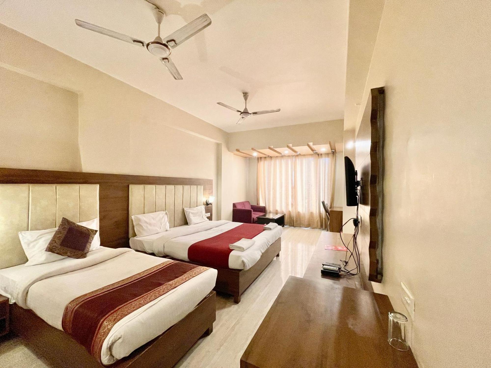 Hotel Rudraksh ! Varanasi !Fully-Air-Conditioned Hotel At Prime Location With Parking Availability, Near Kashi Vishwanath Temple, And Ganga Ghat 2 외부 사진